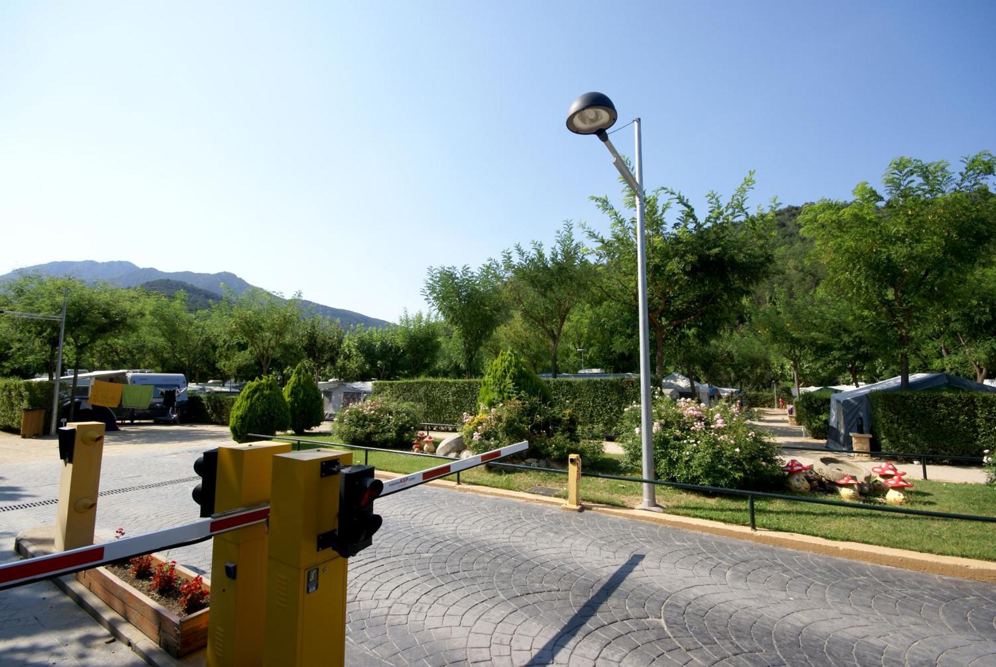 Camping Bassegoda Park Hotel Albanya Exterior photo